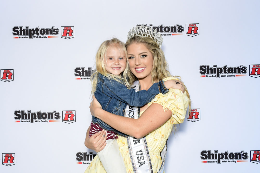 Cute photo of miss montana and a little fan